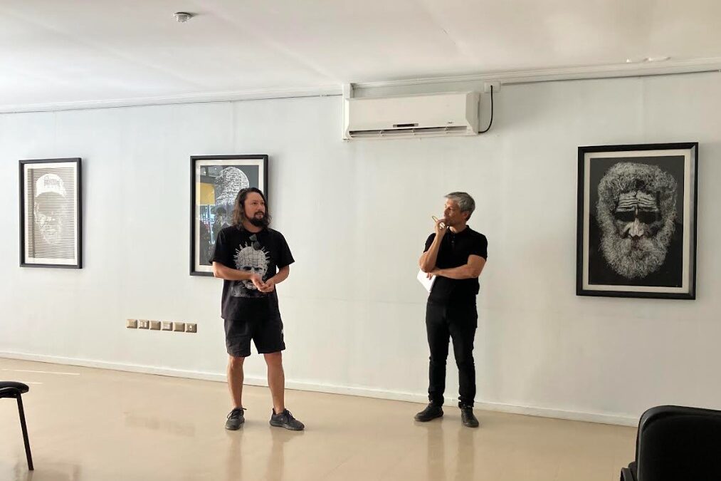 Xilografías del artista visual Cristóbal Aguayo se exhiben en la sala multiuso del Aula Magna UBB