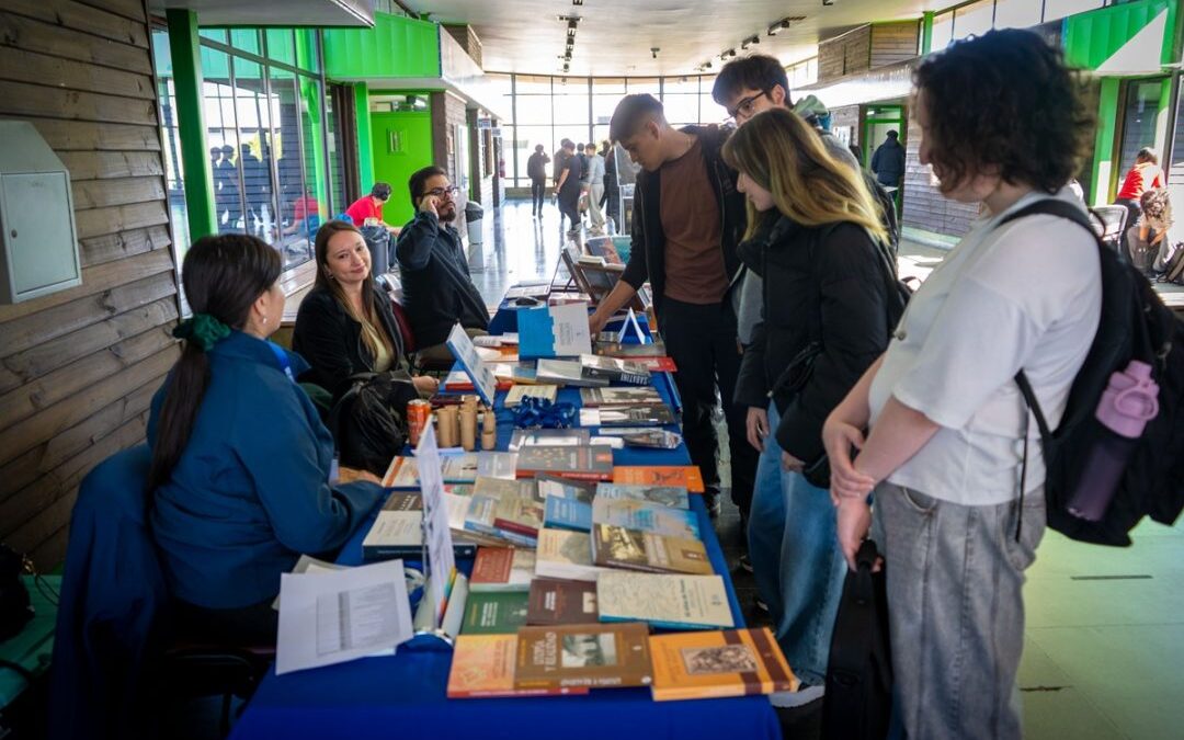 UBB celebró el Día del Libro con ferias literarias en Chillán y Concepción